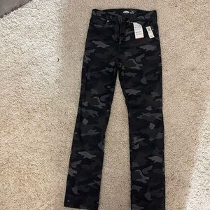 BRAND NEW!!! Old Navy grey camouflage girls pants with pockets